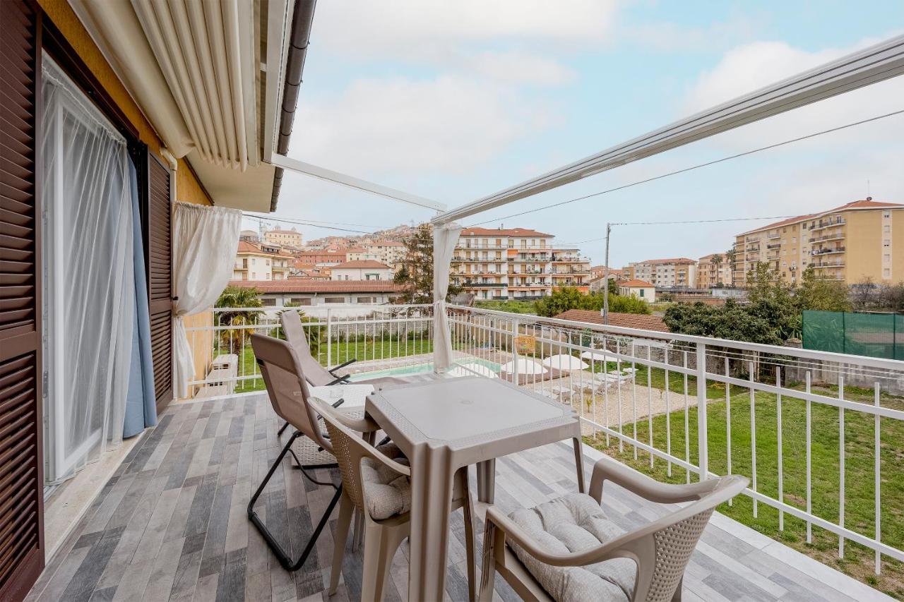 Il Gattino Di Porto - Apt 6 - Monolocale Terrazzo Piscina Imperia Exterior photo